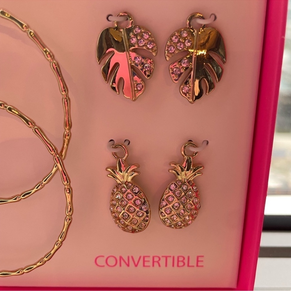 Lilly Pulitzer charm hoop gift set gold metallic 2” NWT - Picture 6 of 6
